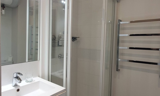 Asiatique Apartment | Lovely Parisian Flat Near Place D'italie