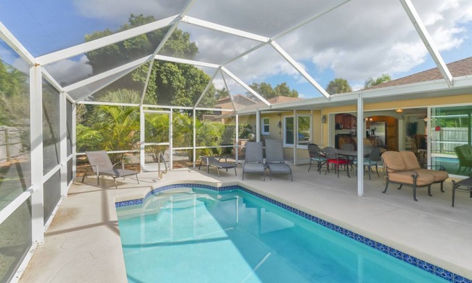 Sarasota House | Lovely ❤ Pool - Walk to Siesta Key, No Car Needed