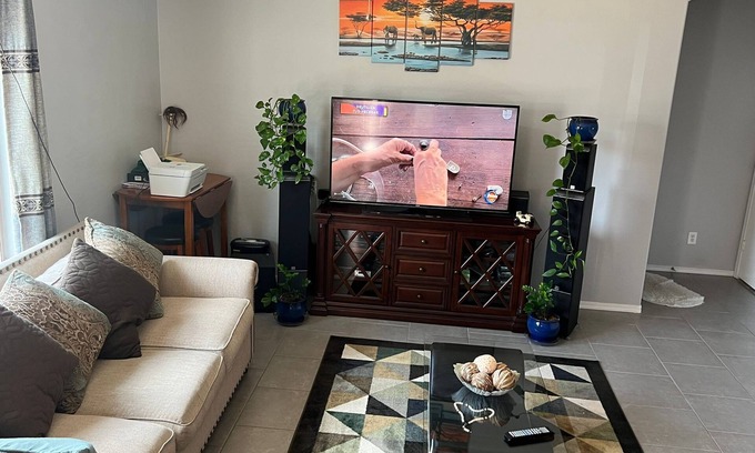 El Mirage House | LOVELY PRIVATE ROOMS PRIVATE BATHS IN A HOUSE
