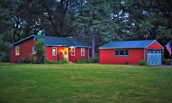 St. Charles House | Lovely Riverfront House with Fire Pit & 30ft Swing!