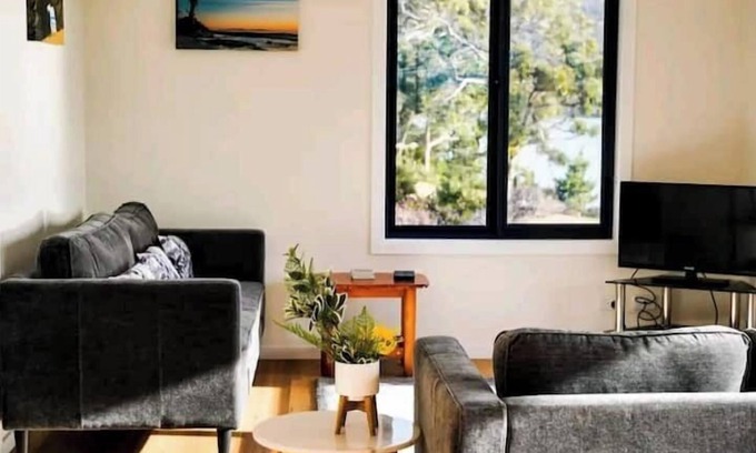 Southern House | Lovely Rockpool Cottage