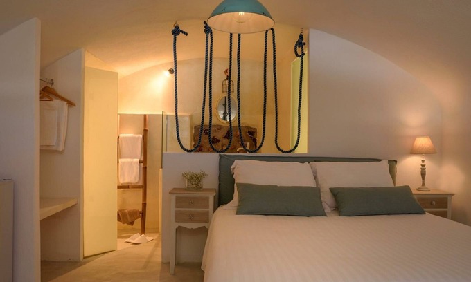 Pyrgos Villa | Lovely Santorini Villa | 1 Bedroom Cave Studio | Villa Gajeel | Spacious.