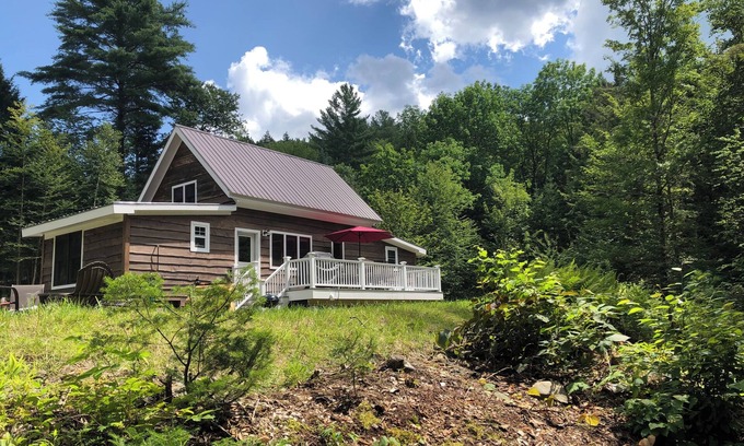 East Calais Cabin | Lovely secluded cabin on VAST trail in VT's "Land of Lakes and Ponds"