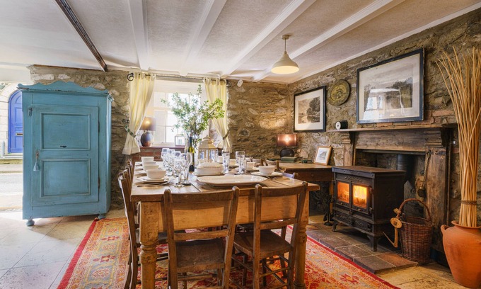 Fishguard House | Lovely spacious quayside detached holiday house. Dog friendly. Sleeps 12