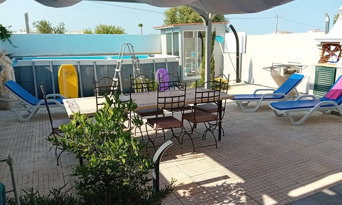 Pera House | Lovely, spacious townhouse with private garden/pool near Algarve beaches.