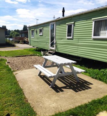 Great Houghton House | Lovely Static 8 Bed Caravanat at Billing Aquadrome
