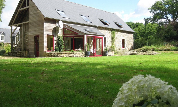 La Foeil Cottage | Lovely stone home with private garden