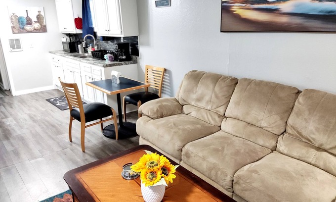 Greenfield House | Lovely Two Bedroom Home- Close to DT Greenfield