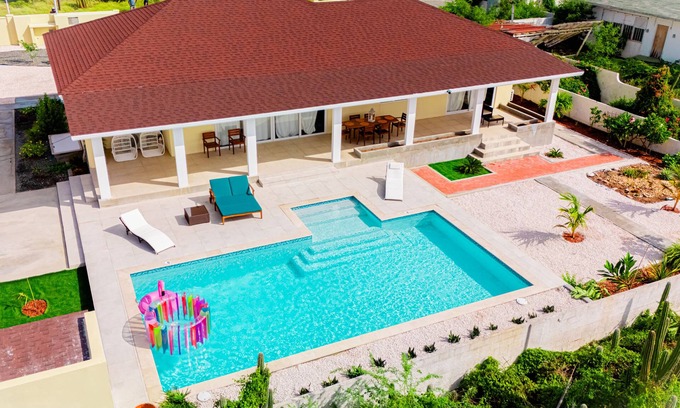 Sero Colorado House | Lovely Villa at Baby Beach Aruba, 2 mins to Beach, Big Pool, perfect for family