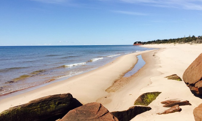 Souris Cottage | Lovely waterfront cottage on private white sand beach