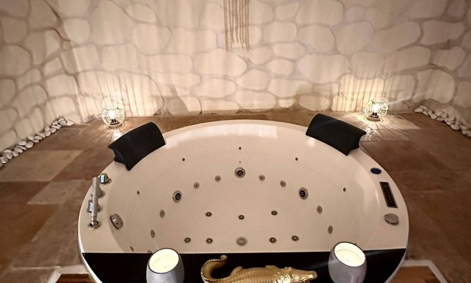 Tournon-sur-Rhone Apartment | loveroom&spa
