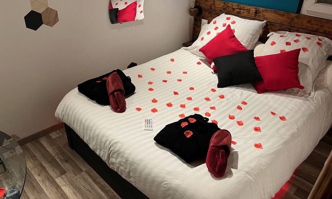 Moelan-sur-Mer Apartment | Loveroom spa Piscine Sauna