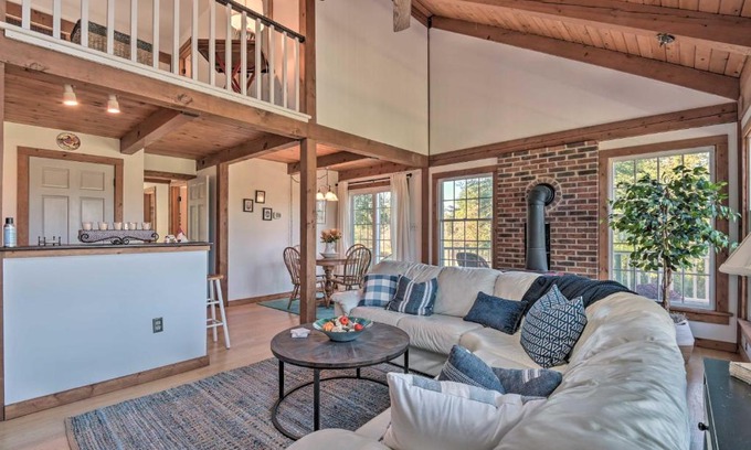 Lovettsville House | Lovettsville Cottage in Heart of Wine Country