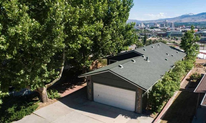 Northeast Reno House | *Low Special Rates* Skyline Escape~Reno~UNR~Tahoe~Casinos~Family