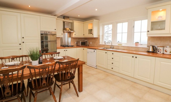 Ashford-in-the-Water Cottage | Lower Cowden Farm