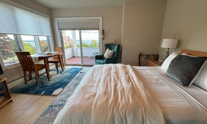 Bayfield Apartment | Lower Flat @ Steeple Hill Flats, Bayfield