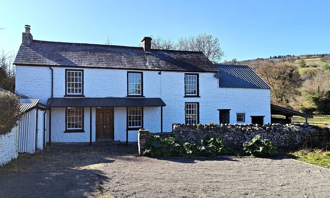 Llangynidr House | Lower Lock Cottage - Two Bedroom House, Sleeps 4