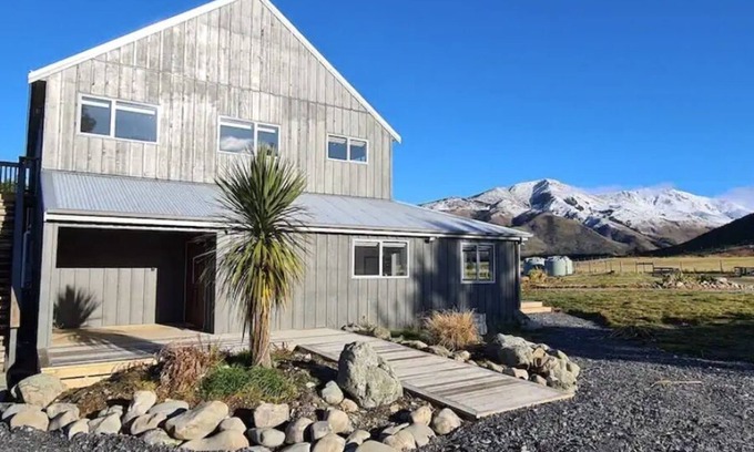 Methven Ski Chalet | Lower Lodge (12 Bed) Pudding Hill