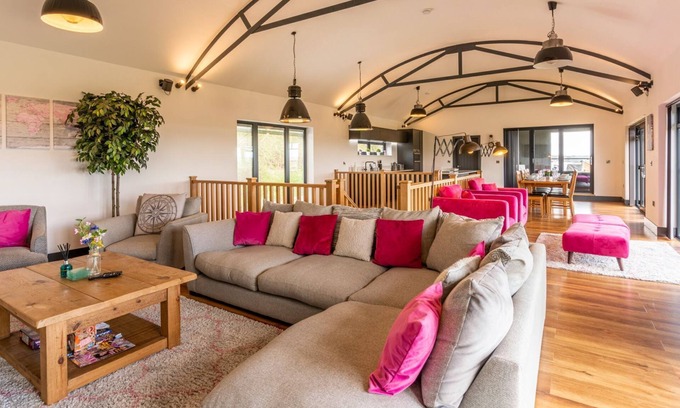 Alcester Cottage | Lower Lodge Barn - sleeps 8 guests in 4 bedrooms