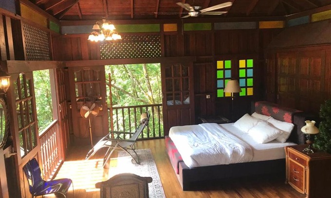 Kampung Pantai Baru House | Lowinski Lodge
