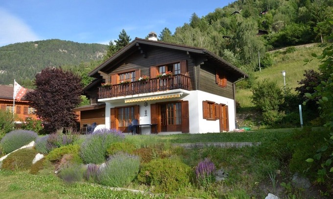Grone Ski Chalet | Loye: Chalet Le Colinet, close to Vercorin/Nax. Large sunny garden,