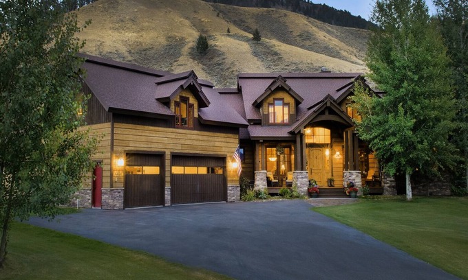 Jackson House | LPJH | Horsethief Hideaway | Rustic Charm Meets Modern Luxury