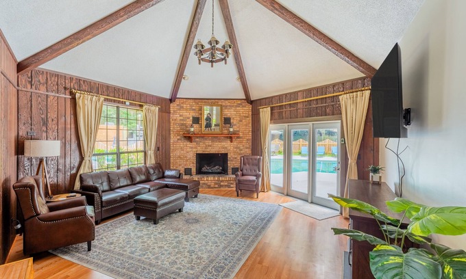 Meridian House | Lrge Golden Isles Home-Huge Pool, Hot Tub, Game Rm