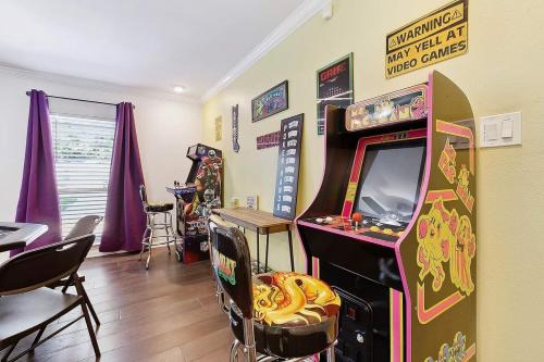 South Baton Rouge House | LSU Slammer Arcade 4 5 mile to LSU Private Yard