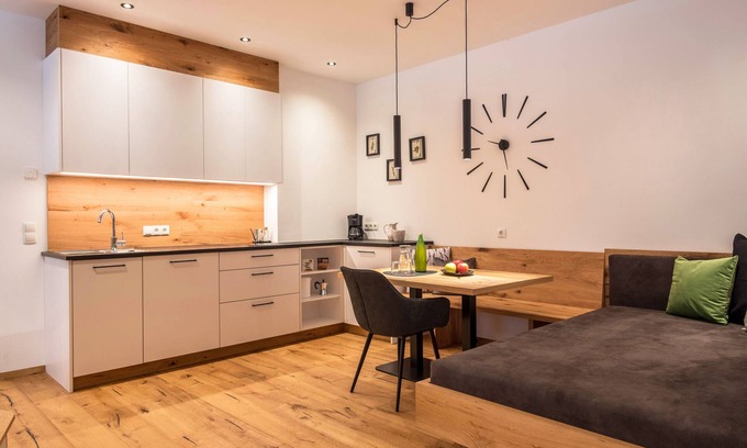 Cornaiano Apartment | Luislhof Farm - Holiday Apartment Herbae with Mountain View, Terrace & Wi-Fi