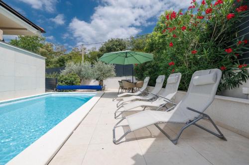 Soline Apartment | Lulani Soline Pool Apartment