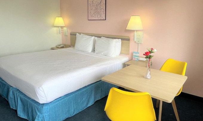 Tyrone Hotel | LuLu Silver City