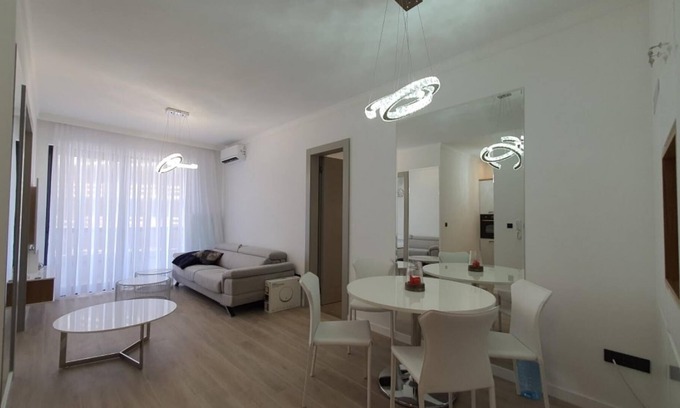 Maini Apartment | Luminous Apartment with Balcony near Budva Riviera