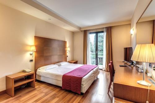 Oleggio Castello Hotel | Luna Hotel Lago Maggiore Arona