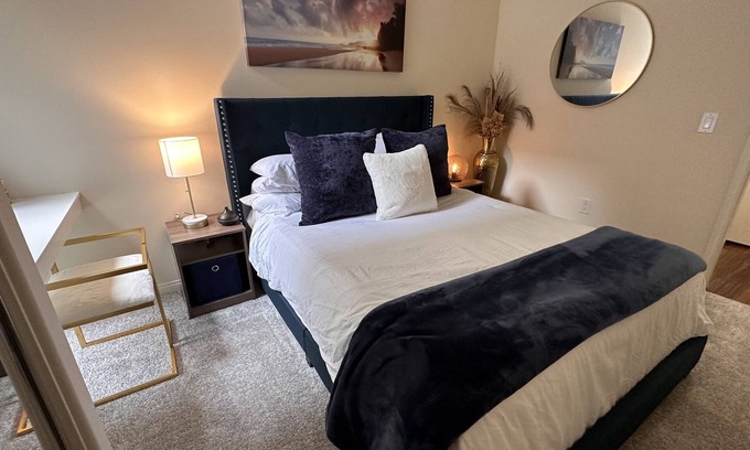 Los Angeles Apartment | Lush 1 bd Koreatown w/FREE parking & In-Unit laundry