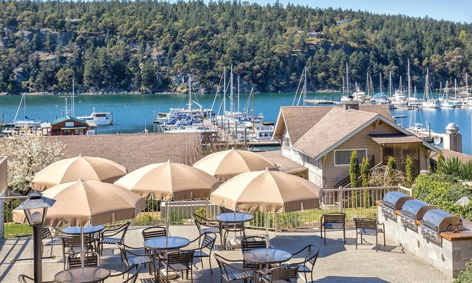 Deer Harbor Resort | Lush forests, placid waters and spectacular outdoors!