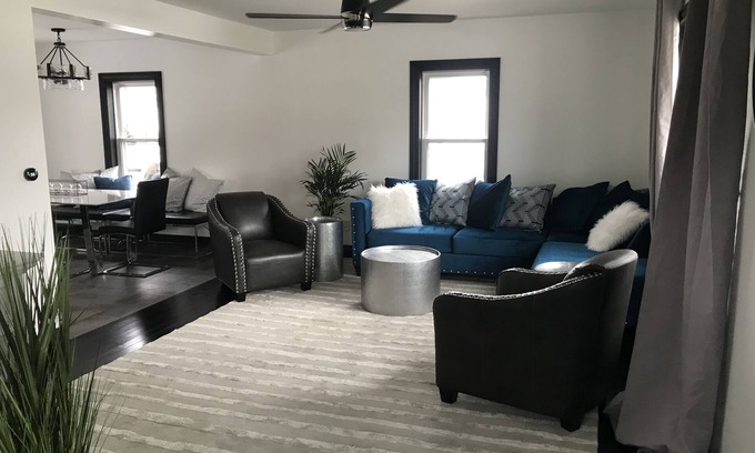 Warren House | Lush Newley Renovated Home - Downtown Warren