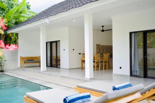 Purwakerti Villa | Lush Tropical Villa Central Amed