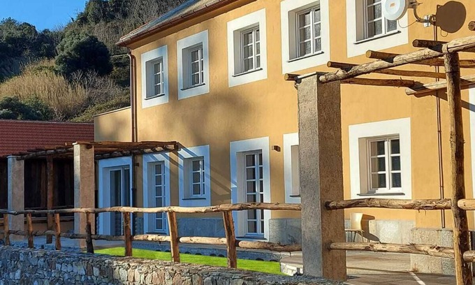 Arenzano Apartment | Lussuoso Appartamento con Piscina e Vista Mare