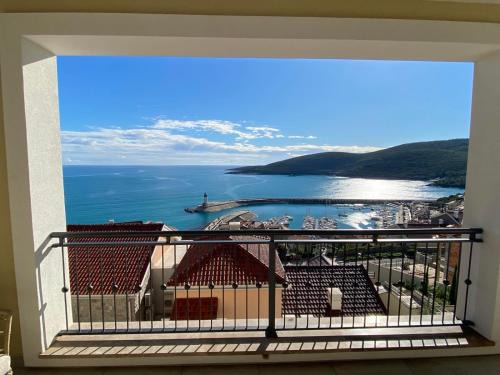 Radovici Apartment | Lustica Lux Studio Apartment with pool and sea view I-112