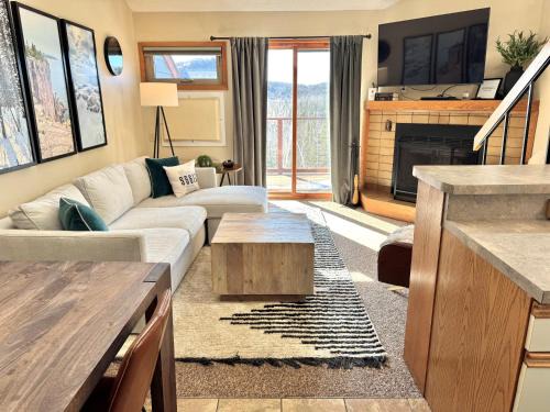 Lutsen House | Lutsen Mtn Condo, Ski in Ski out, Pool, Hot Tub, Fitness