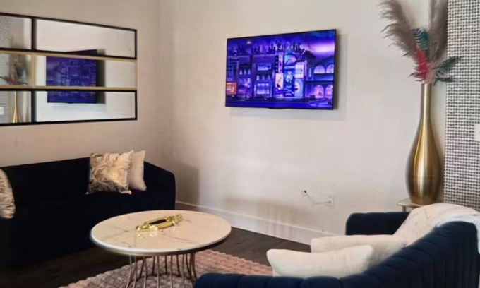 Texas Medical Center Apartment | Luv Lee Lux- @ NRG