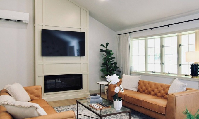 Park Forest Village House | Lux 4BD House-Mins to PSU, 10 Guests, Pool Table