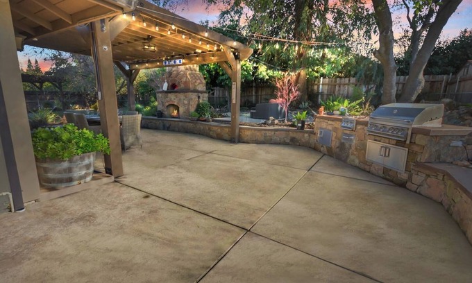 Granite Bay House | Lux Family Retreat-Pizza Oven-Dogs-Lake 1 Mile