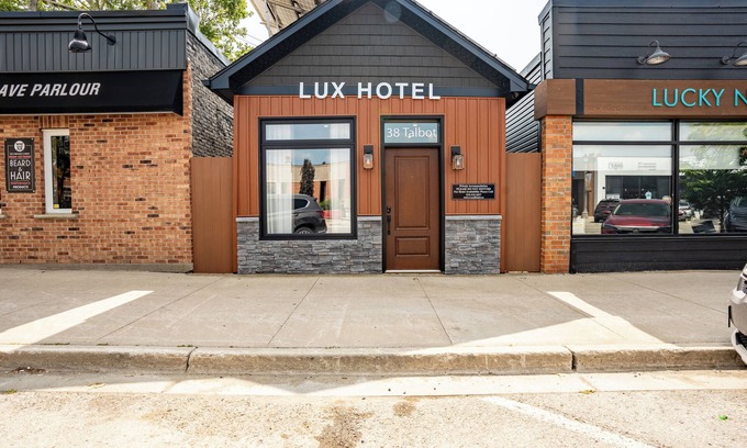 Harwich Hotel | Lux Hotel in Blenheim