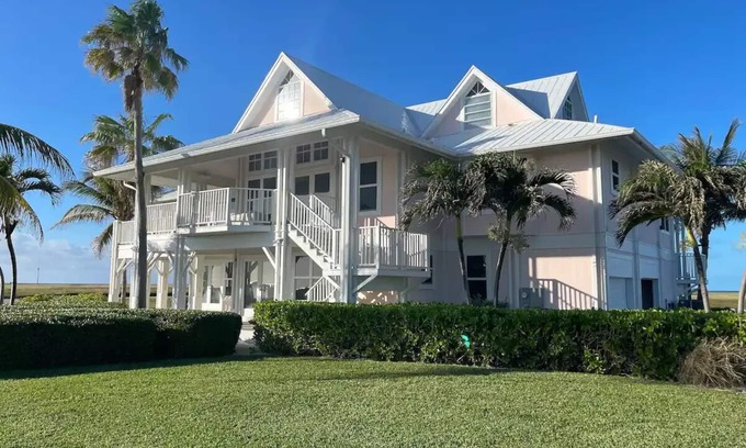 West End House | Lux House West End, Old Bahama Bay Resort