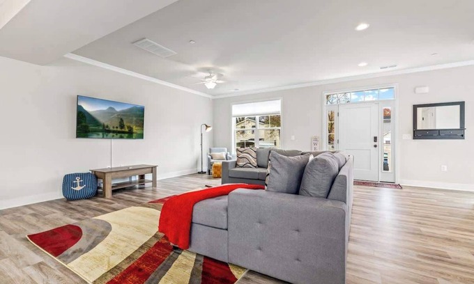 Edgewater House | Lux New Construction:Steps to the Beach - Sleeps 7