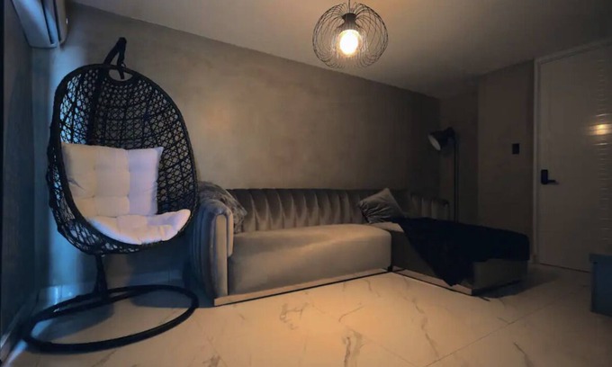 Martin Gonzalez Apartment | Lux Oasis 10min away from beach, malls and airport. We got a beautiful hot tub