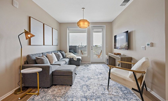 North Park Apartment | LUX Oasis North Park King Beds Workspaces Parking