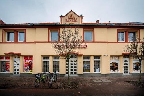 Szarvas House | Lux Panzió