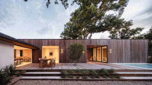 St. Edwards House | Luxe 4-Bedroom Wellness Retreat with Pool